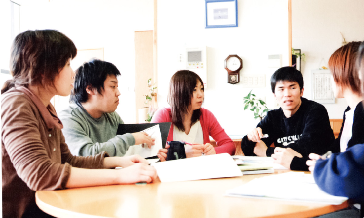 スタッフ、ご家族や地域と一緒にその人らしい暮らしをサポート